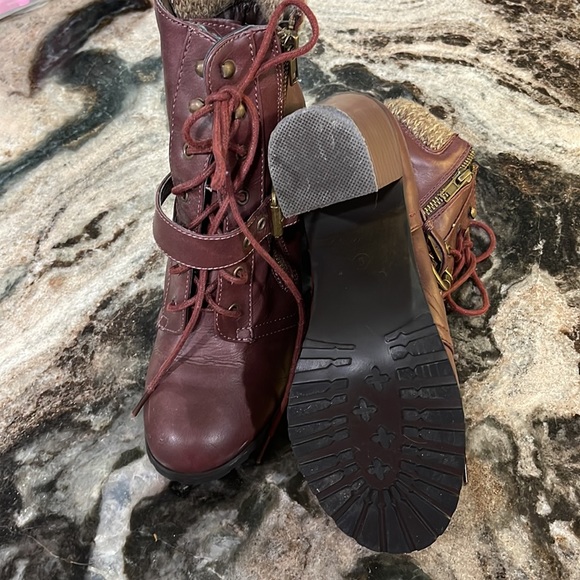 Just Fab Burgundy Ankle Boots - Picture 4 of 6